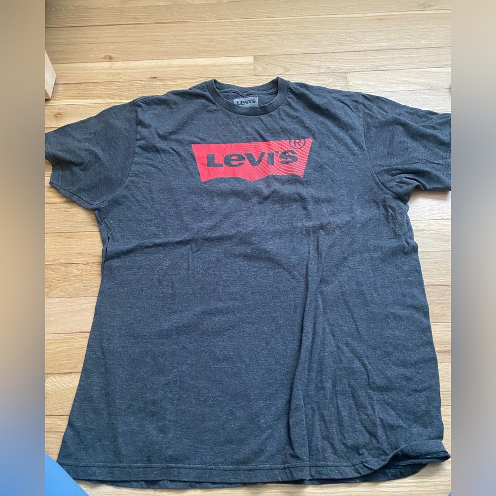 Large Levi’s T-shirt